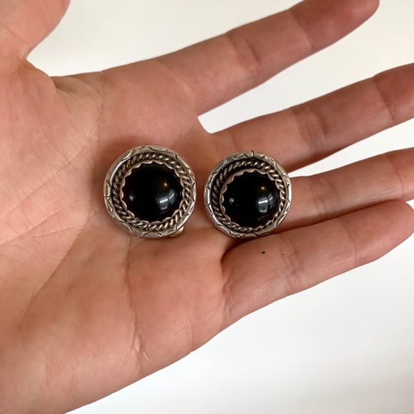 Vintage Jewelry - ⭐️3/$20 Sterling Silver / Black Earrings